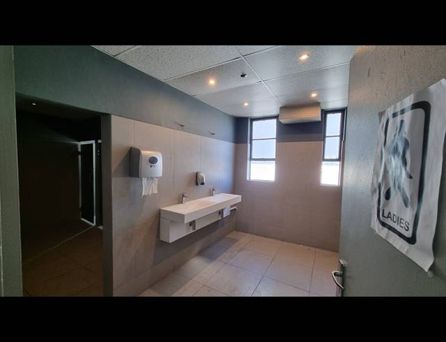 450M² BUSINESS TO LET IN WOODSTOCK